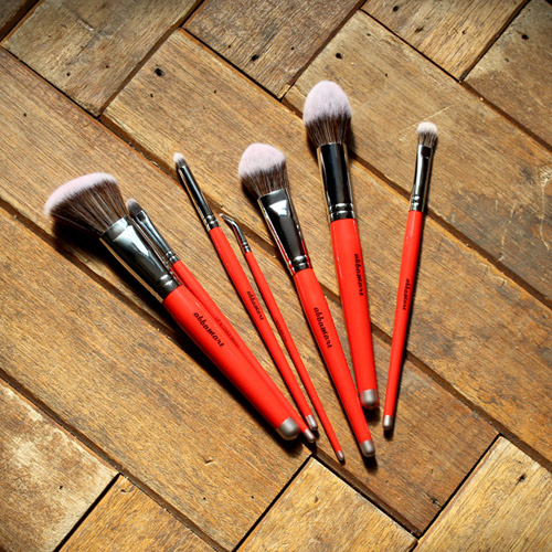 Set of 7 brushes