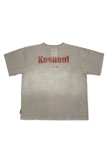 Kusneuf[쿠스너프]&quot;KUSNEUF&quot; Logo Sunfade T-shirt
