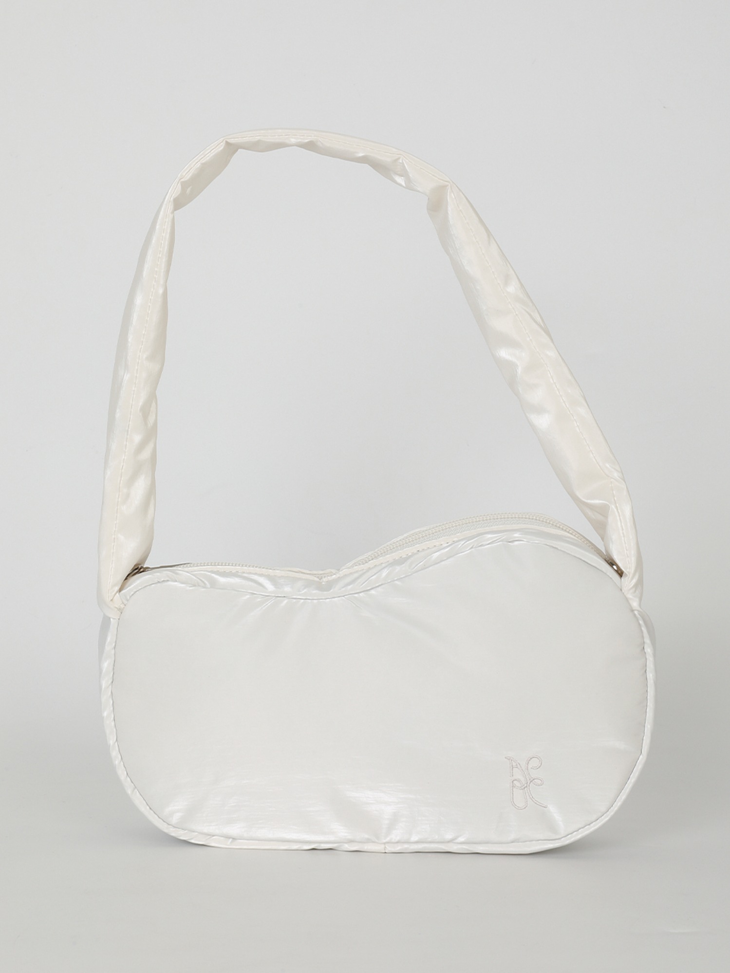 Pebble Shoulder Bag_Cream