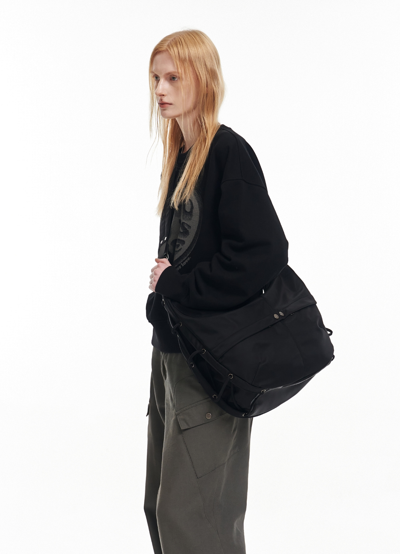 [인플루언서 PICK] CRESCENT MOON HOBO BAG BLACK