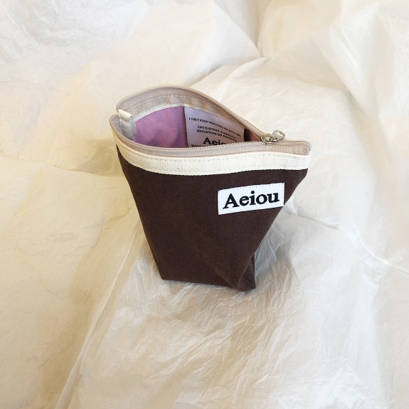 Aeiou Basic Pouch (M size)Chestnut