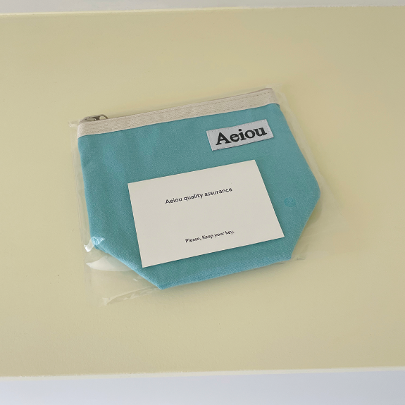 Aeiou Basic Pouch (M size) Dolphin Blue