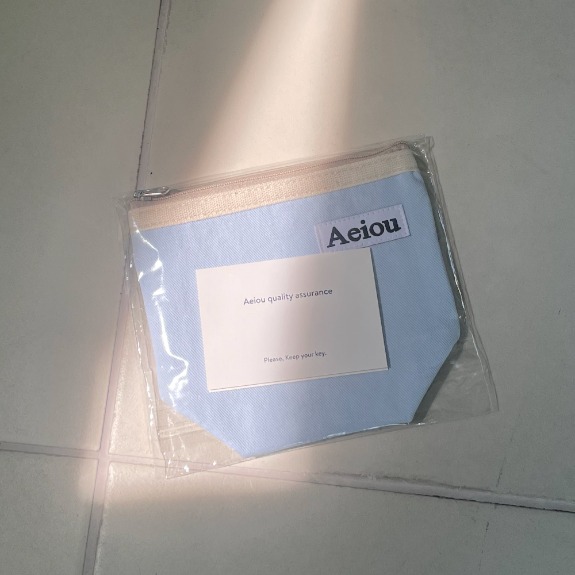 Aeiou Basic Pouch (M size) Powder Blue