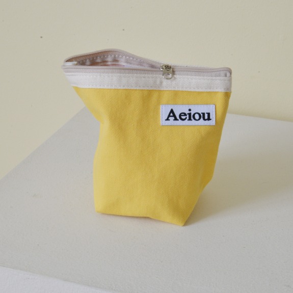 Aeiou Basic Pouch (M size) Corn Yellow