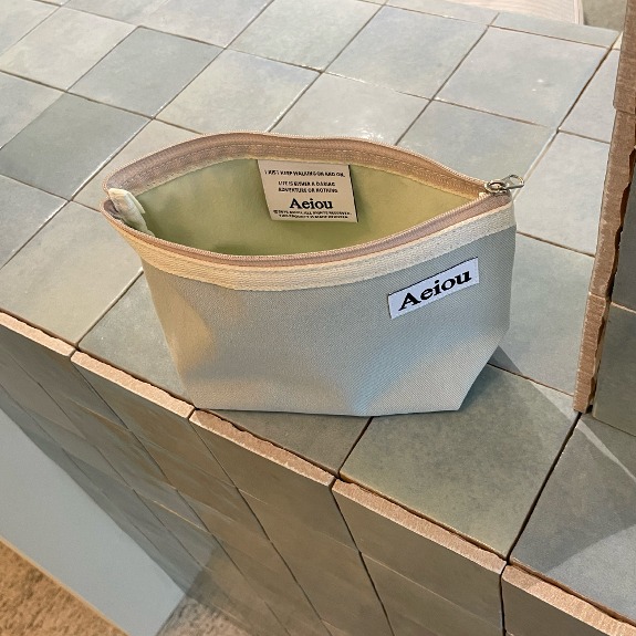 Aeiou Basic Pouch (L size) Mint grey stone