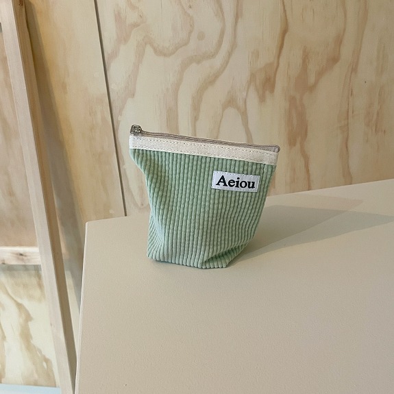 Aeiou Basic Pouch (M size)Pistachio Cream Corduroy