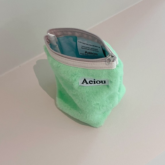 Aeiou Basic Pouch (M size))Fur Mint Green