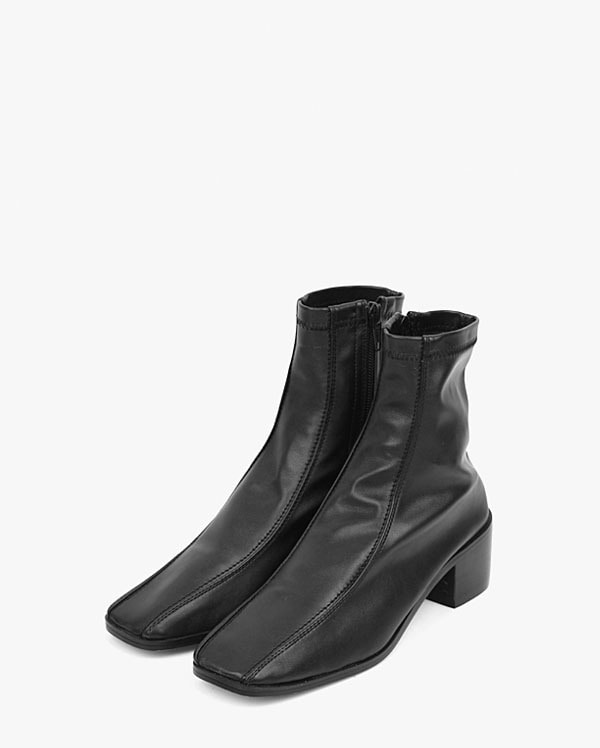 two lined leather ankle boots (225-250)