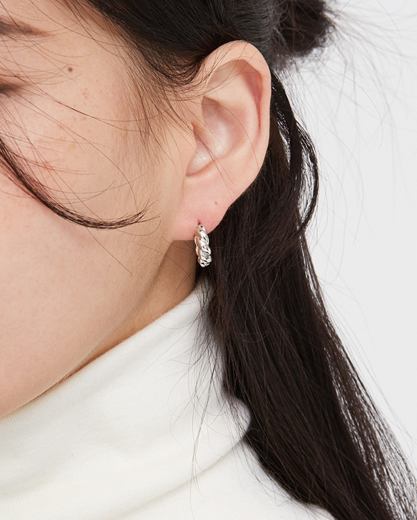 classic mini twist earring