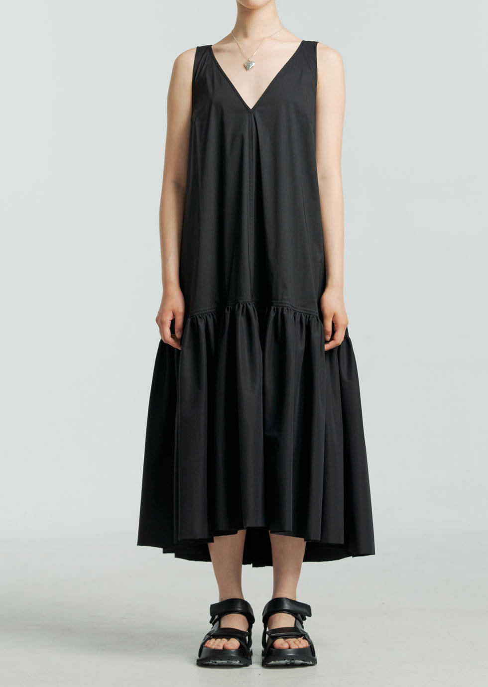 CLAUDIA BLACK COTTON-BLEND SLEEVELESS SHIRRING DRESS - 에몽 공식스토어  aimons