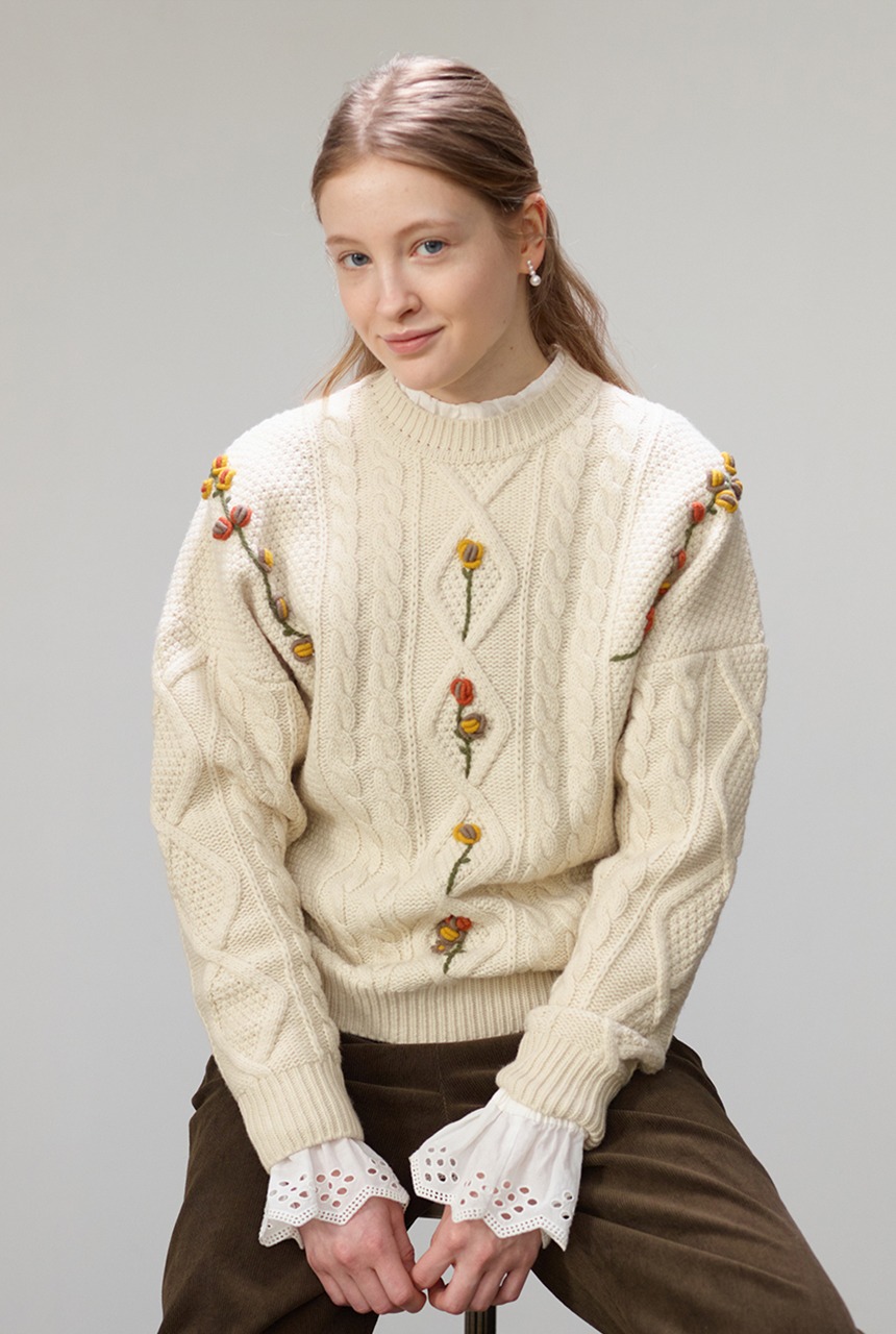 [한소희, 이연희, 문가영 착용]CAMELLIA cable flower sweater (Cream)