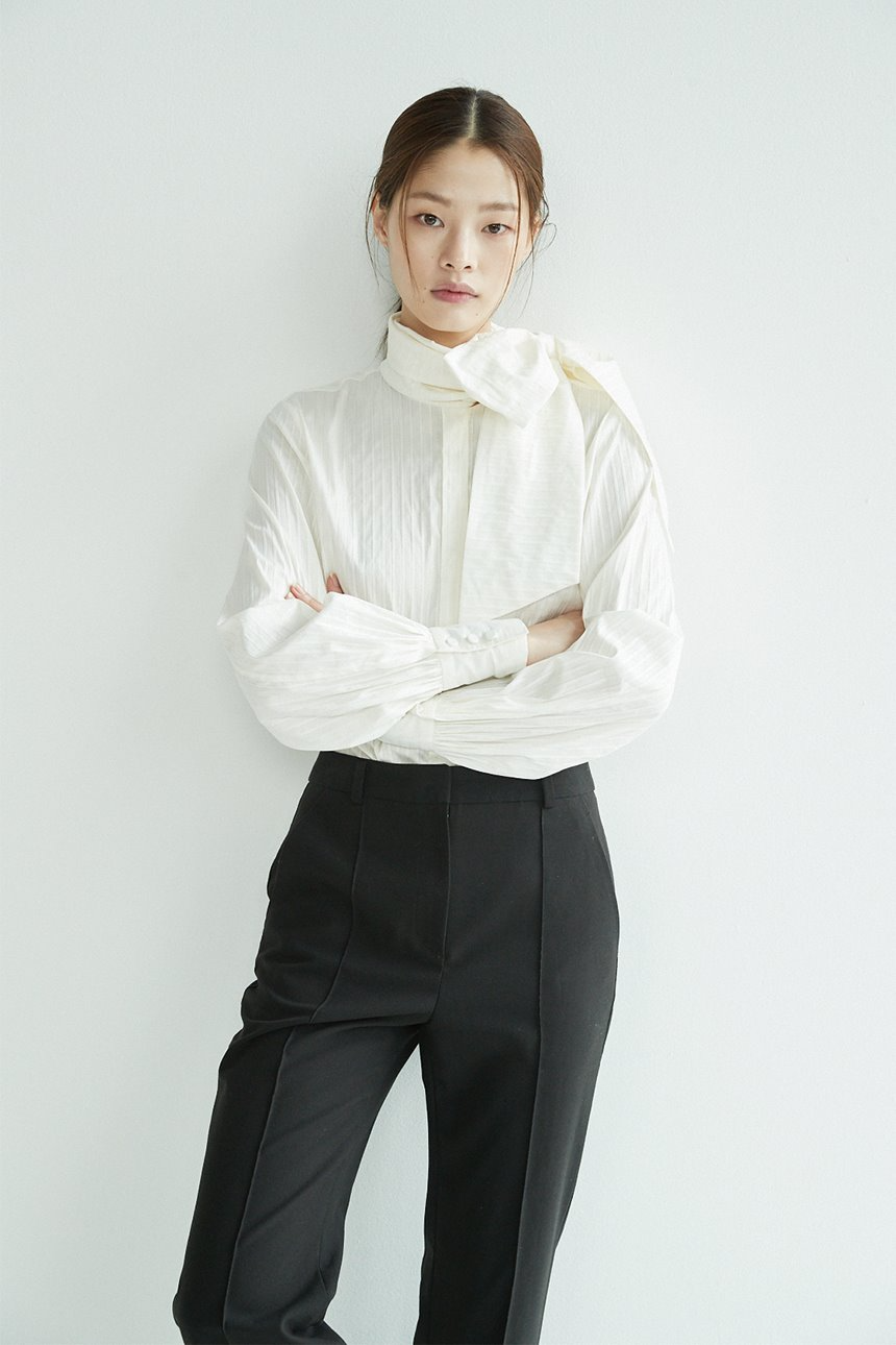 DAECHI Tie blouse (Cream stripe)