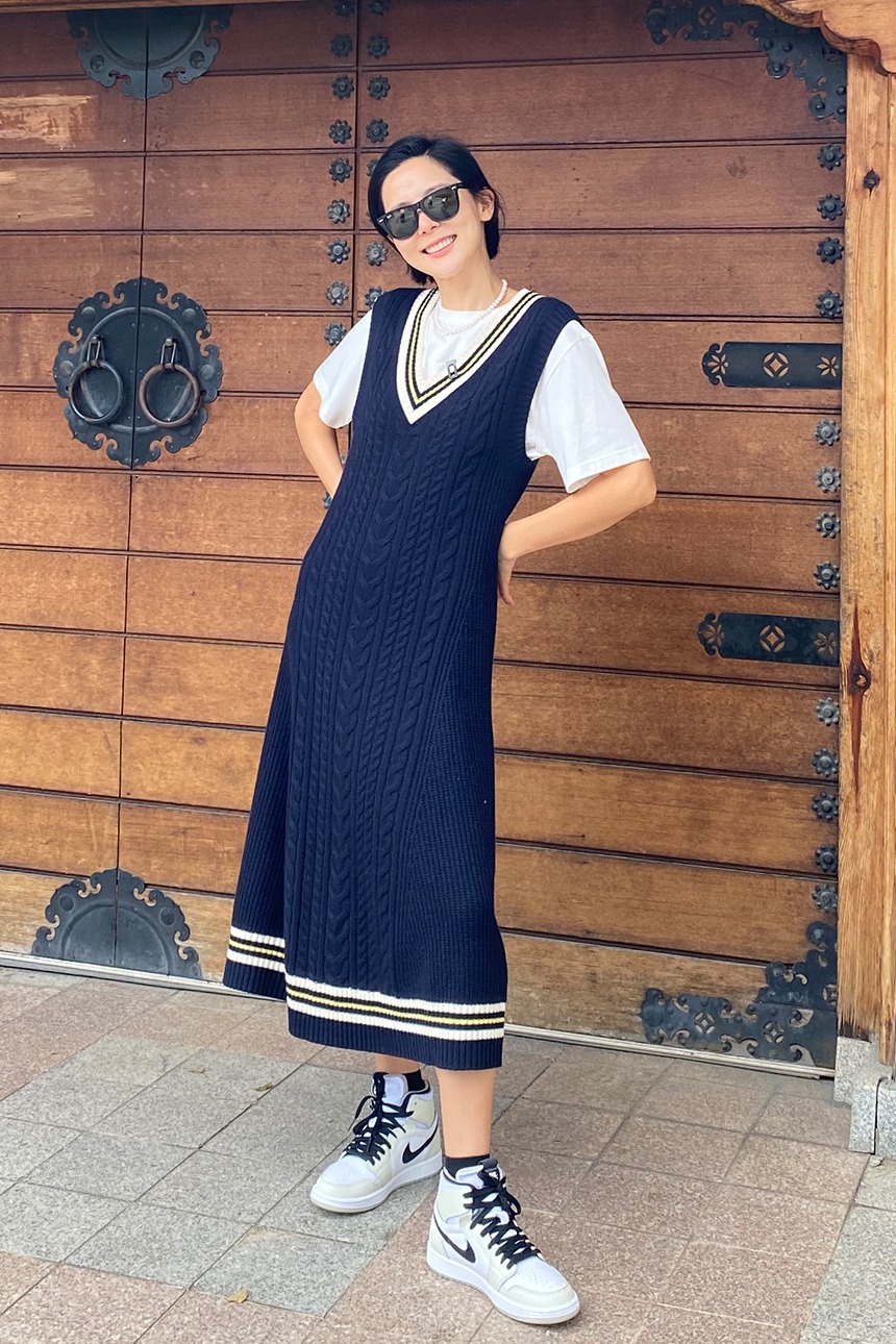[앤유티비]JOY Sleeveless v-neck knit dress (Navy)