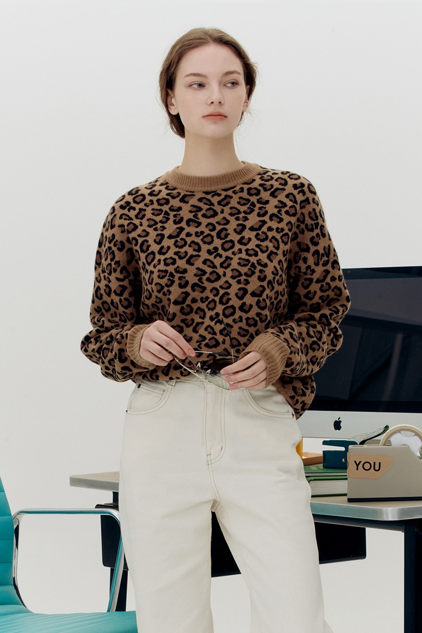 COZY Crew neck jacquard sweater (Leopard)