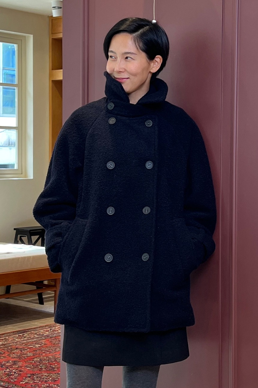 [이나연 착용]HOXTON Boucle wool pea coat (Navy)