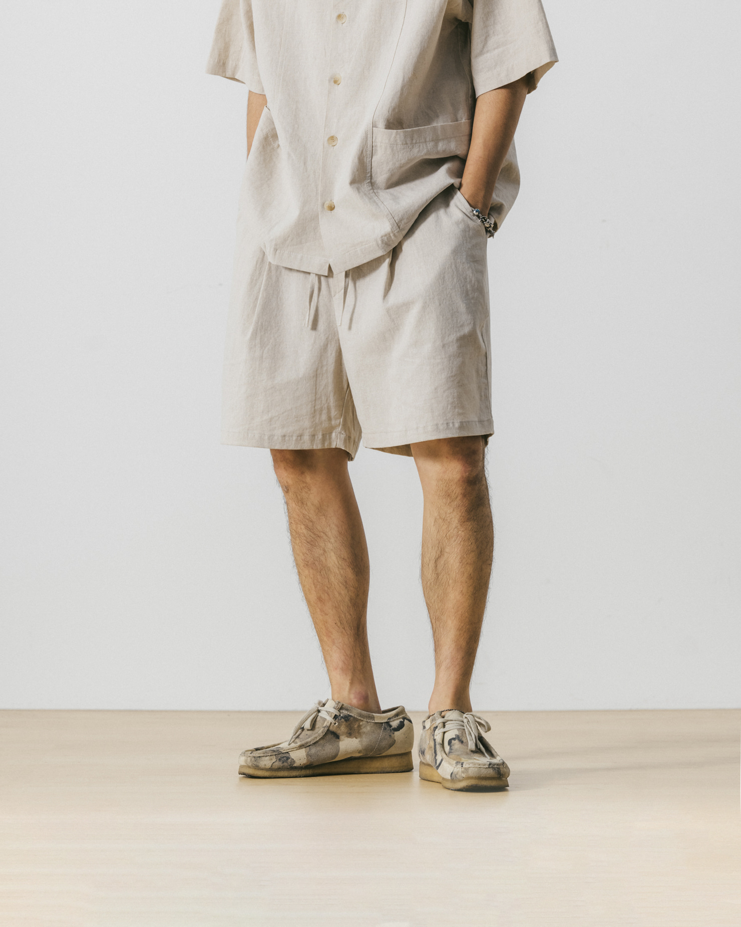 Linen Standard One Tuck Shorts - Beige