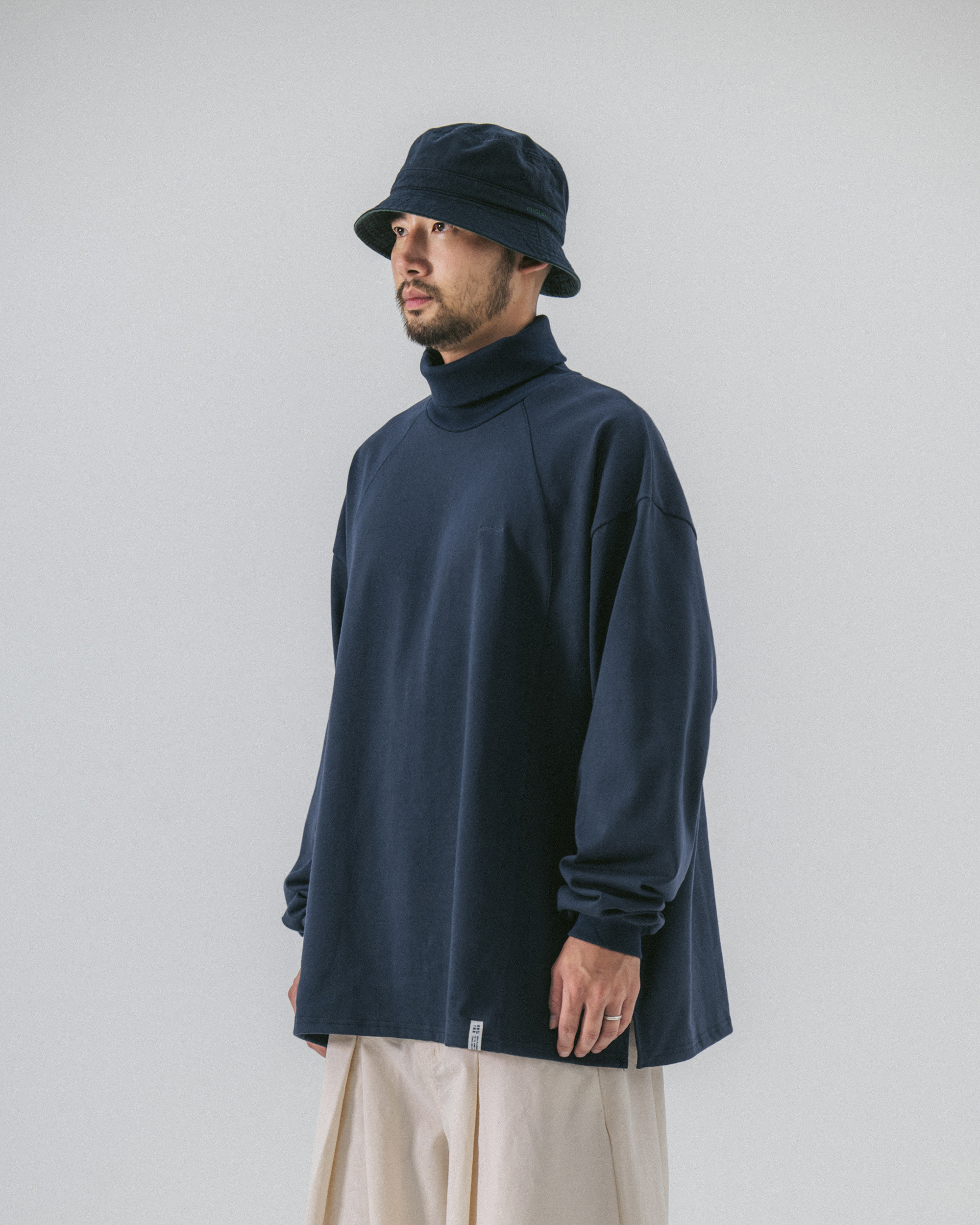 [AG] Oval Incision Turtle Neck Long Sleeve - Navy