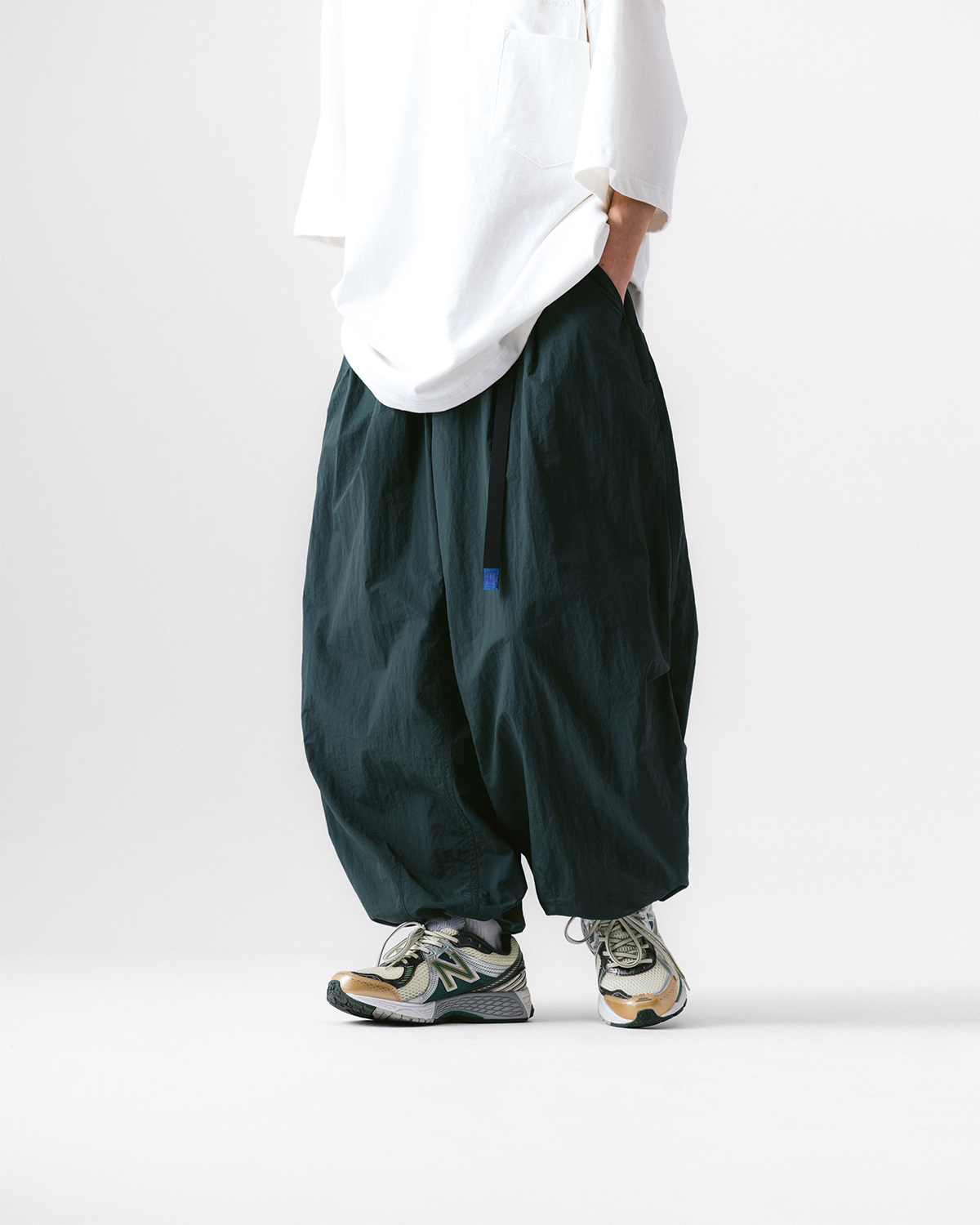 【BAON】Olit Two Button Banding Wide Balloon Pants Unisex Balloon Pants V2 – Olive Green – inboxStreetwear