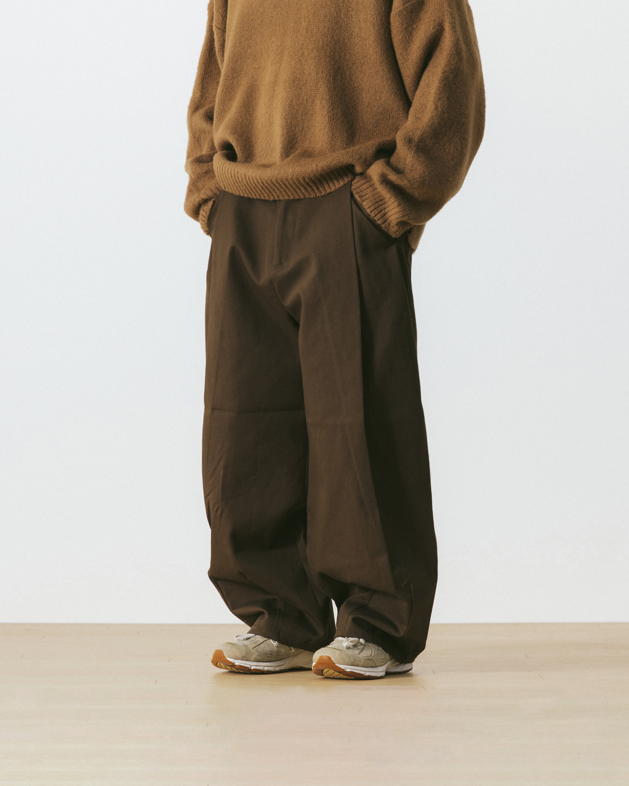 Deep Tuck Dart Balloon Pants - Brown - ANGLAN