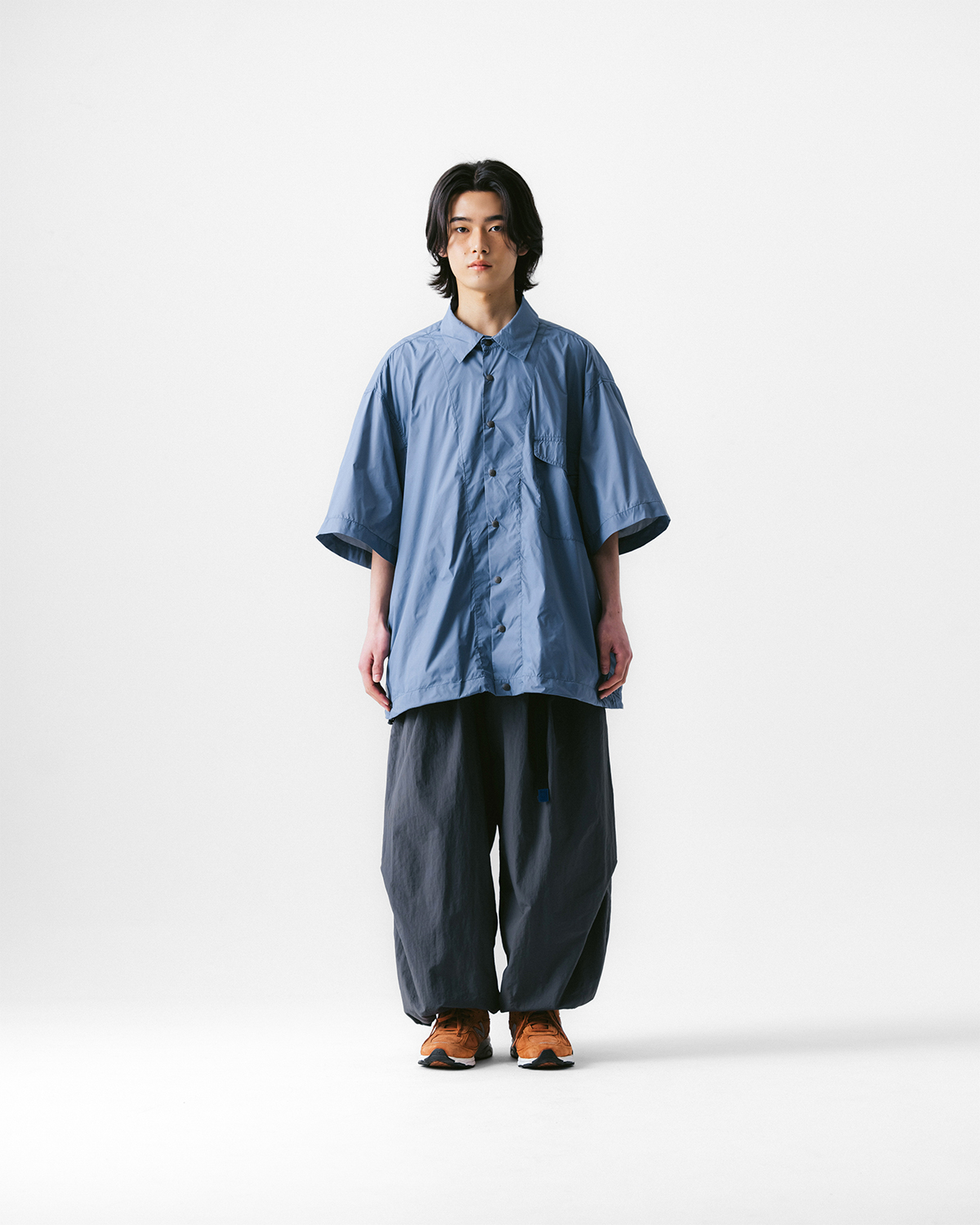 【ANGLAN】Nylon Side Pin-Tuck Pants ANGLAN] Nylon Tuck Belt String Balloon Pants - Black – Efact
