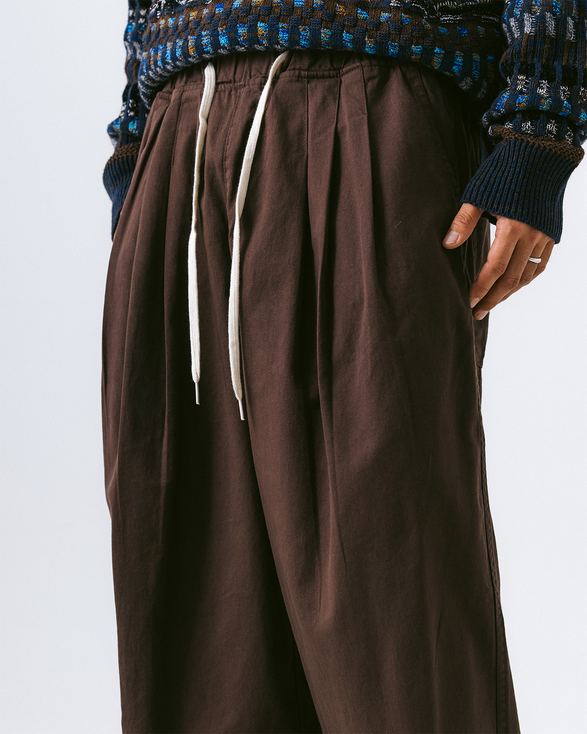3 tuck Cotton balloon pants - Brown - ANGLAN