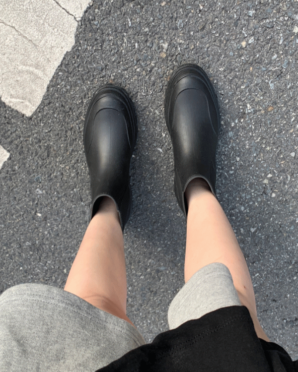 [무료배송]마틴느 발목 넉넉 가벼운 숏 레인 부츠 4color