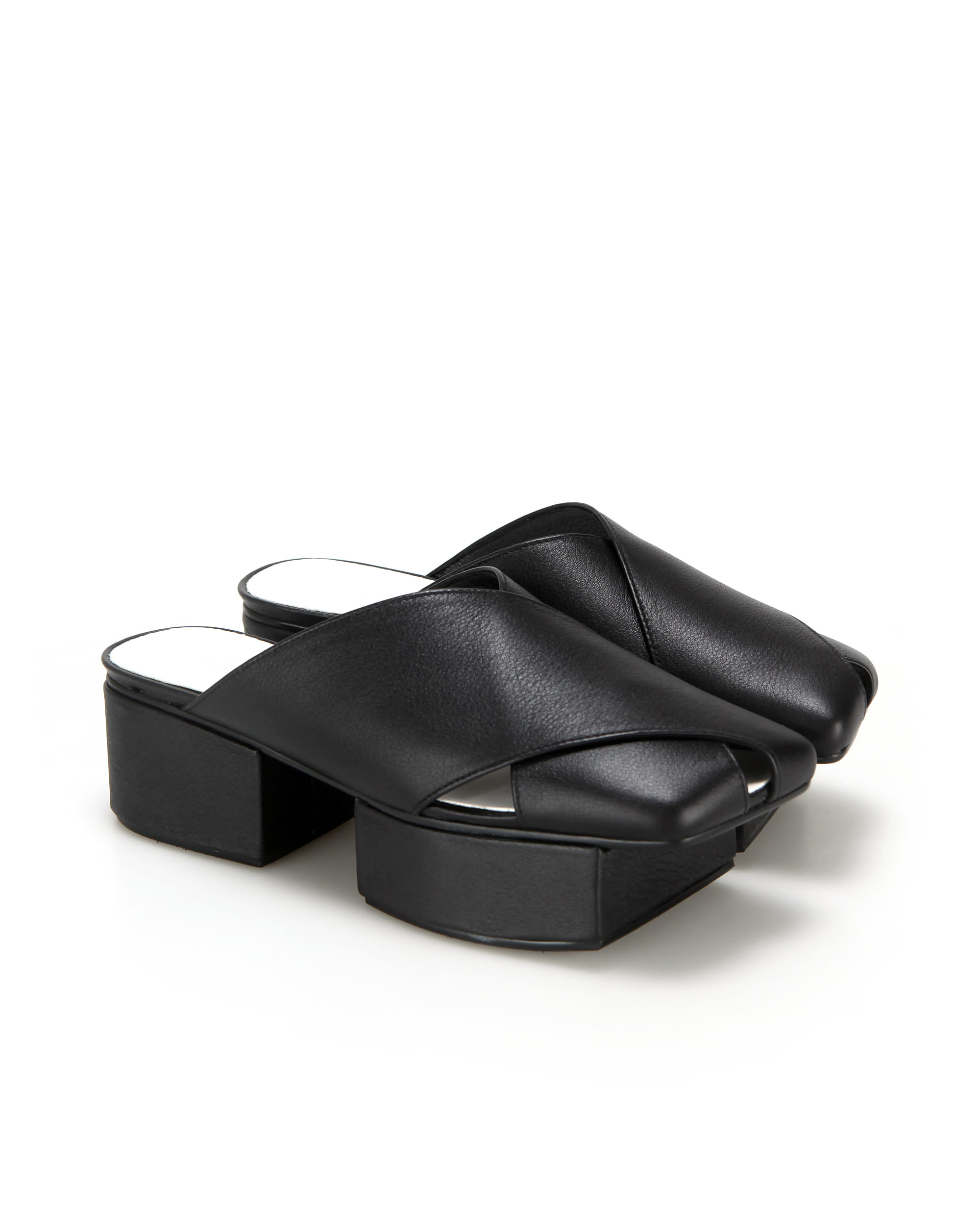 Squared toe crisscross with separated platforms | Black
