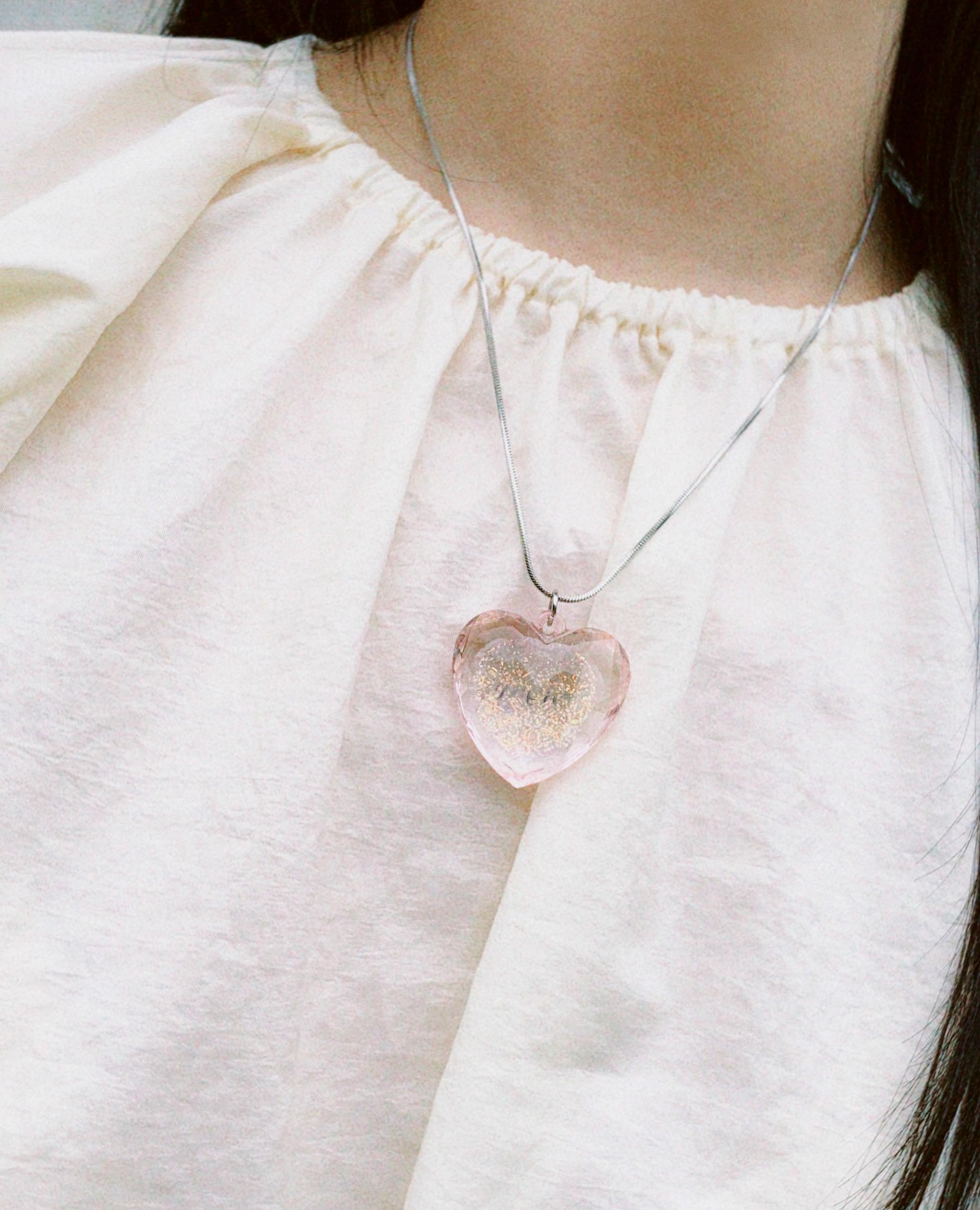 여성 주얼리, 하트 펜던트, 투명 플라스틱 하트, 뱀줄 목걸이, 스네이크체인 목걸이, 써클 목걸이, 하트 펜던트, 하트 목걸이, circle necklace, transparent heart necklace