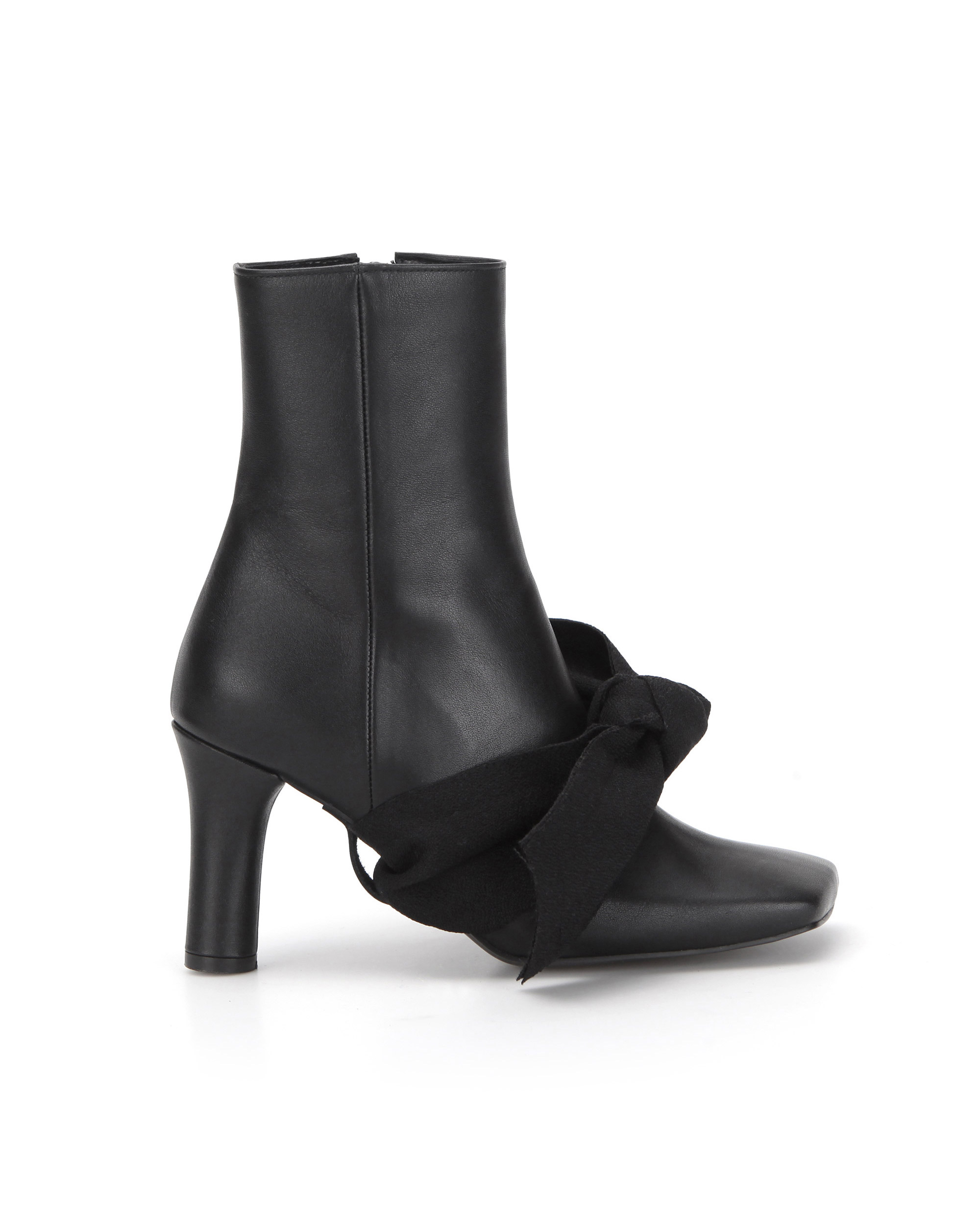 Squared toe boot with removable front ties | Black