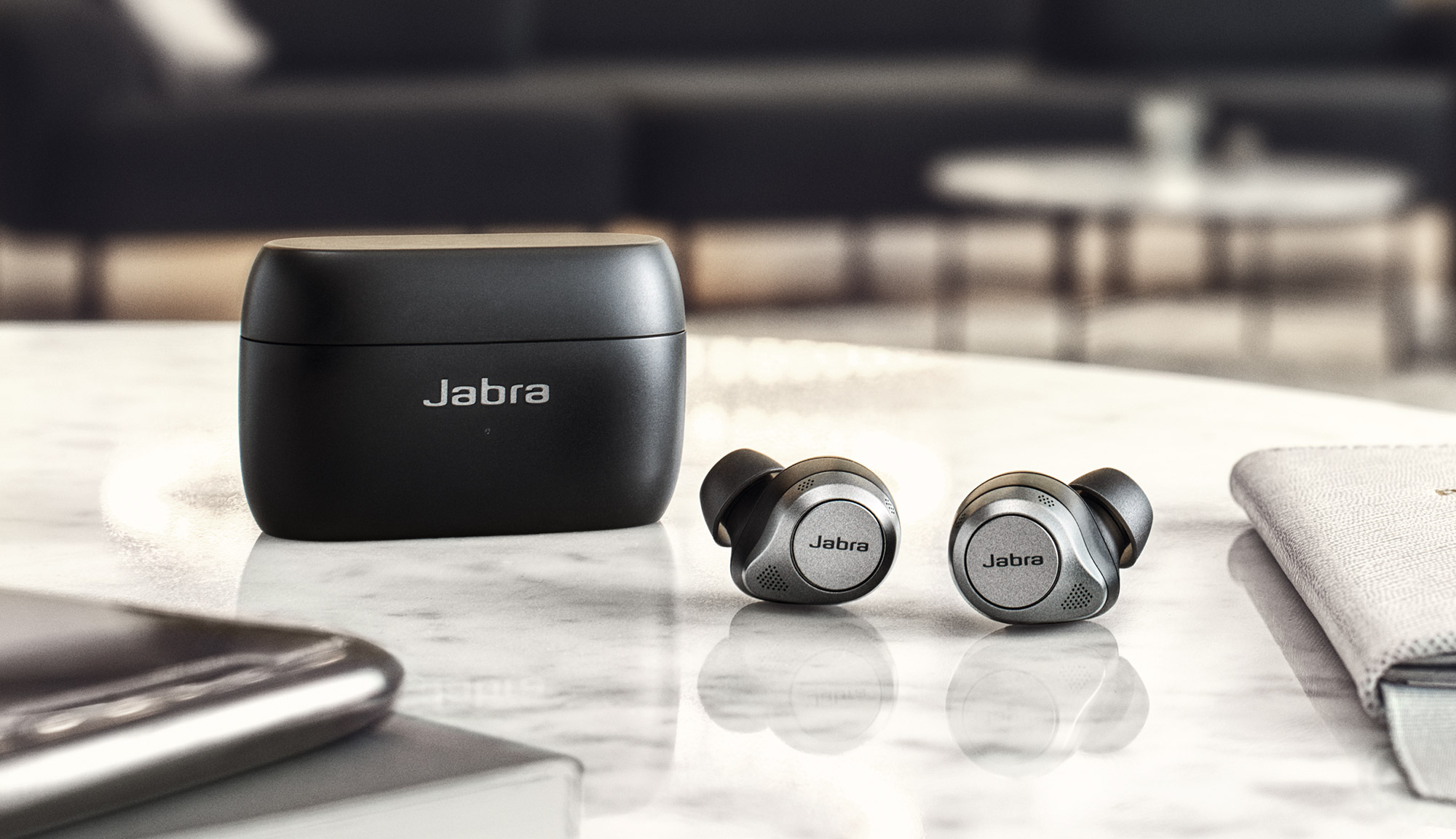 Jabra Elite  85t / Jabra Elite  85t는 컴팩트한 디자인과 5단계의 다양한 수준으로 액티브 노이즈 캔슬링 기능을 갖춘 최고의 프리미엄 무선 이어폰입니다