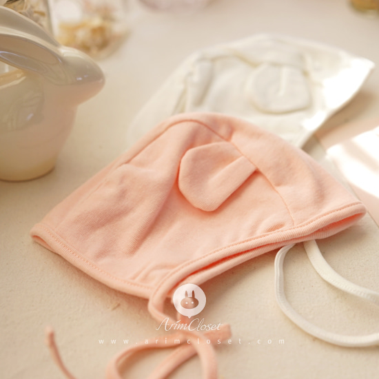 작은 아기곰 품에 안고 - bear white &amp; peach baby bonnet :: 아기 곰돌이 보넷