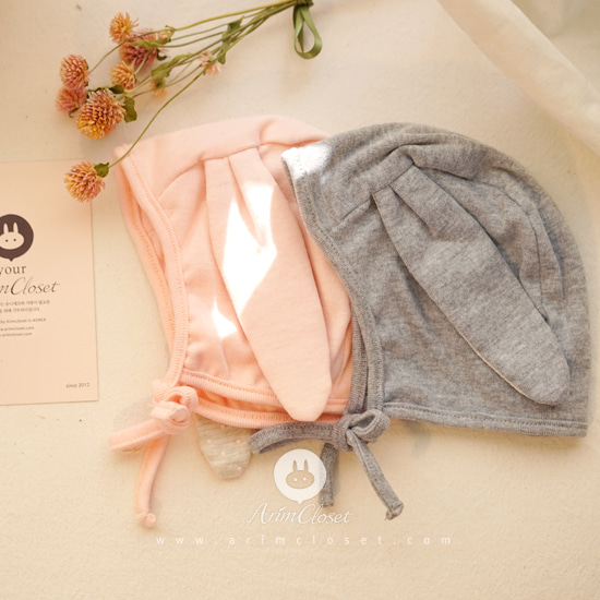 작은 아기 토끼 품에 안고 - bunny gray &amp; peach baby bonnet :: 아기 토끼 보넷