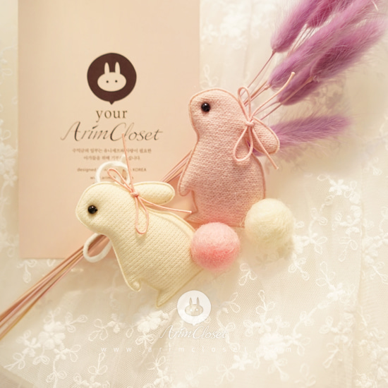[23차제작] 아기토끼 꼬리 뽕실뽕실 - ivory &amp; pink bunny baby pin