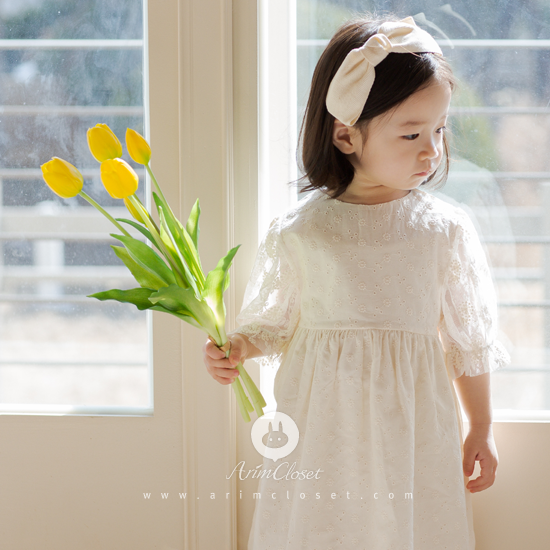 [5차제작] 꽃잎이 흩날리는 나무 아래 눈부신 너 - lovely natural lace ribbon cotton baby dress