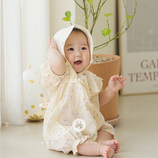 귀여운 토끼도 귀여운 우리아가를 너무 좋아해 :) - light yellow pink ribbon cute bunny cotton baby bodysuit
