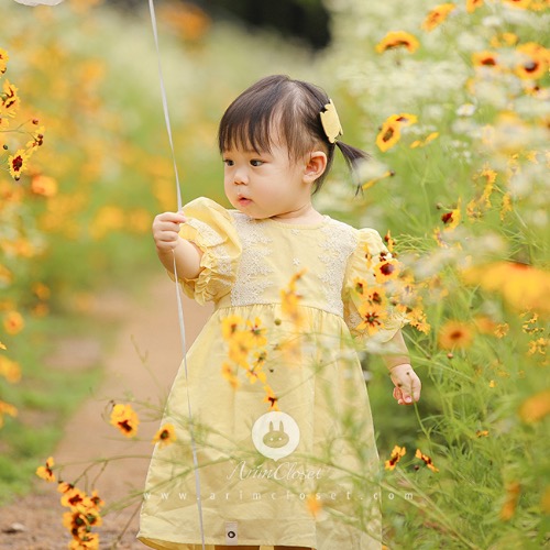 레몬 맛에 코 찡긋해버린 귀여운 쪼꼬미라죠 &gt;.&lt; - lemon yellow lace point lovely cotton baby summer dress