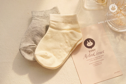 쪼꼬미 양 발에 쏙쏙 :) - cream &amp; gray baby socks (2ea 1set)