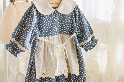 아가가 이렇게 귀여운 건 엄마, 아빠 때문이에요 :) - romantic blue apron  flower  baby cotton bodysuit