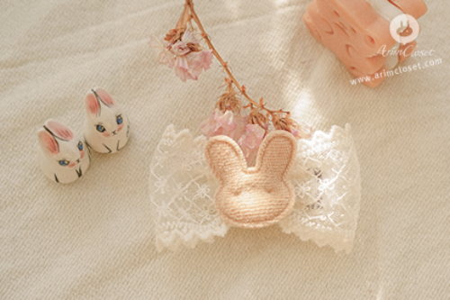 귀여운 쪼꼬미도 안녕 ? - beige bunny lace ribbon baby pin