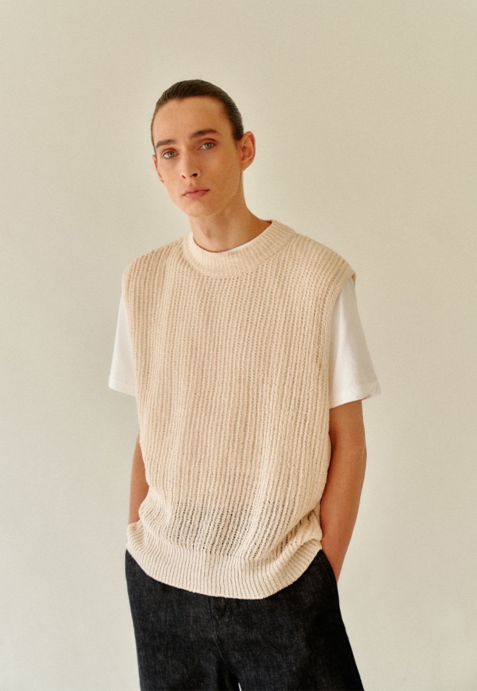 Plain Knit Vest_ Cream