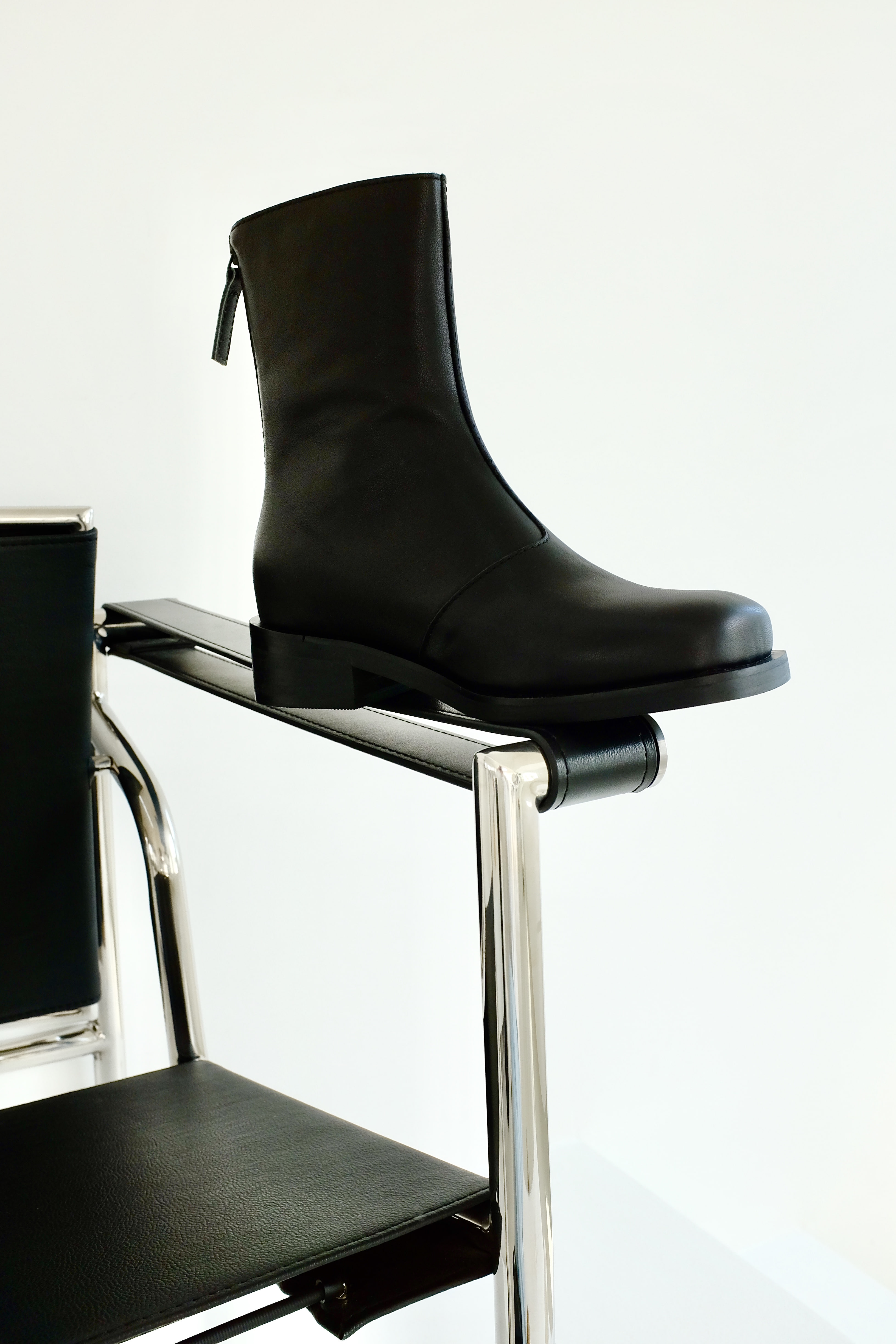 SQUARE SOFT LEATHER MIDDLE BOOTS BLACK
