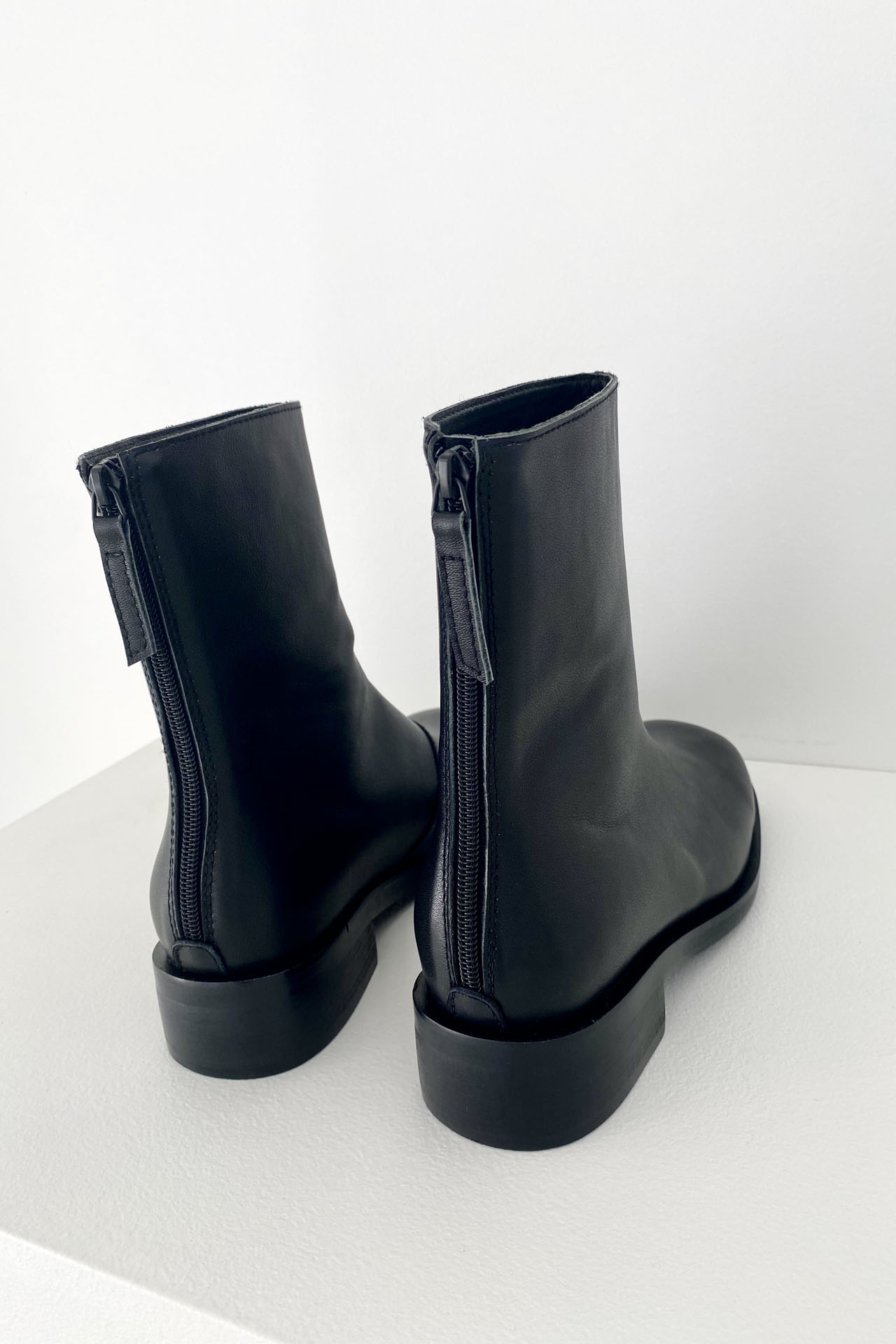 SQUARE SOFT LEATHER MIDDLE BOOTS BLACK