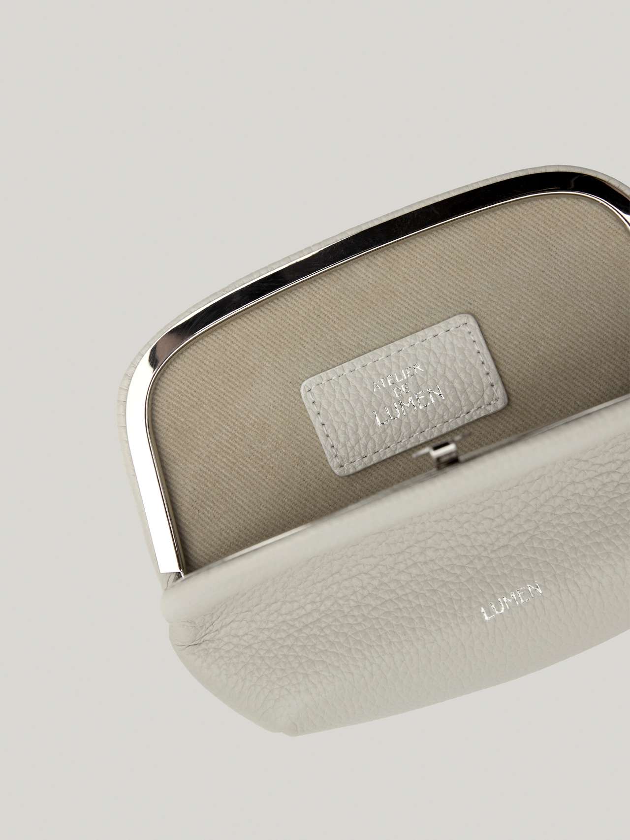 【Atelier de LUMEN】韓国 PAVE FRAME POUCH★ポーチ★大人気 Atelier de LUMEN】韓国 PAVE FRAME POUCH☆ポーチ☆大人気