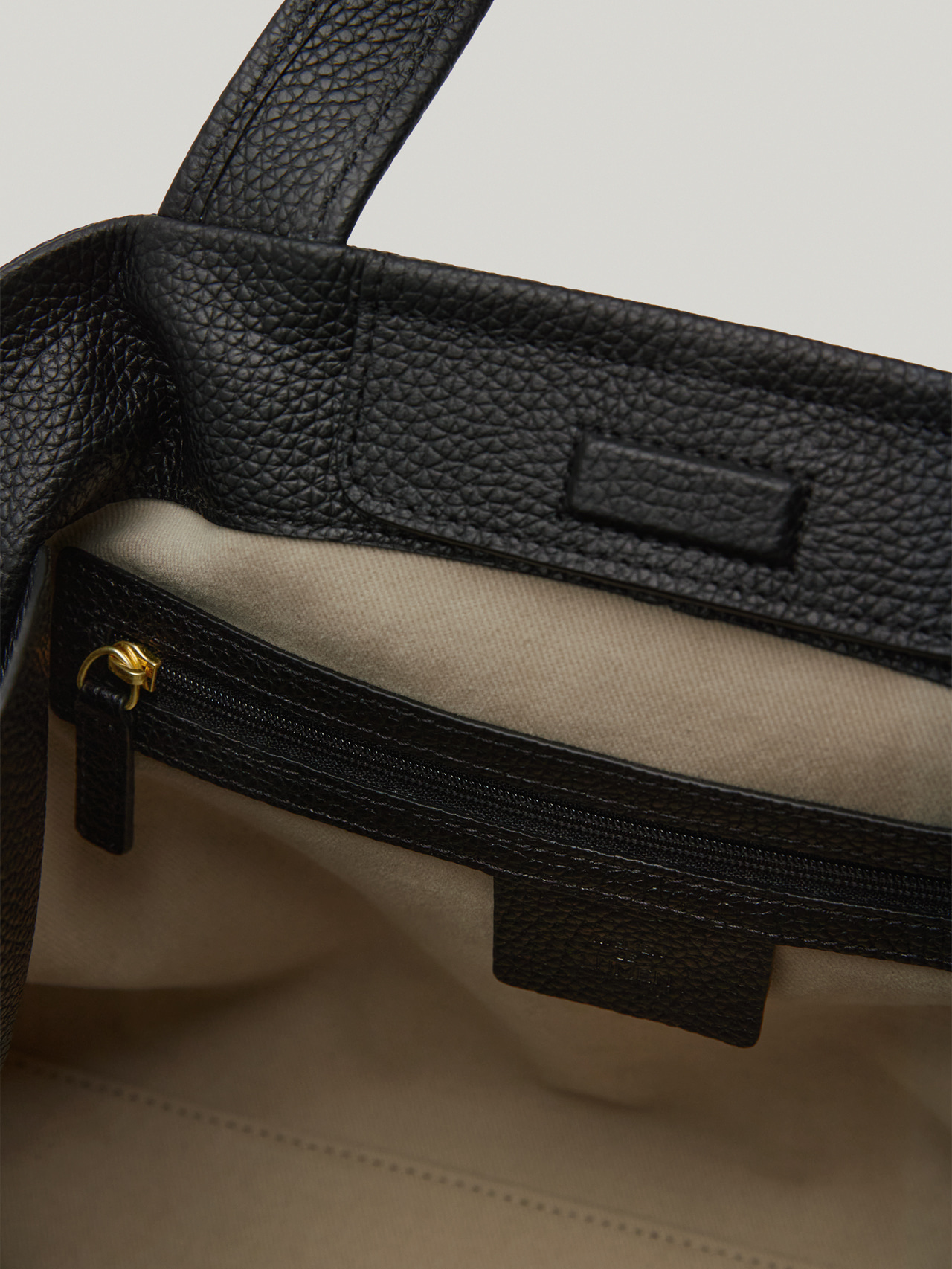 ハンドバッグ PAVE TOTE BAG (SOFT BLACK) Designer fashion, Seoul-fully created | W Concept