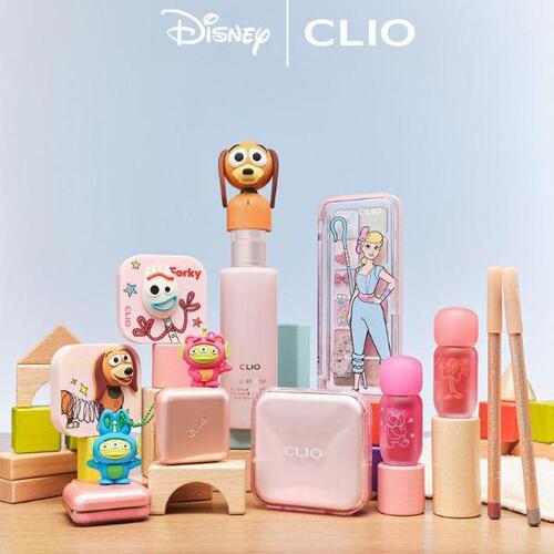 CLIO Kill Cover Mesh Glow Essential Cushion & Lasso Bear Beach Bag