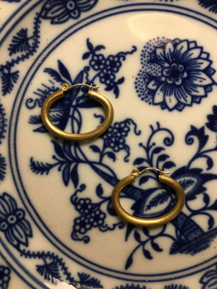 (14K POST) SILLY HOOPS