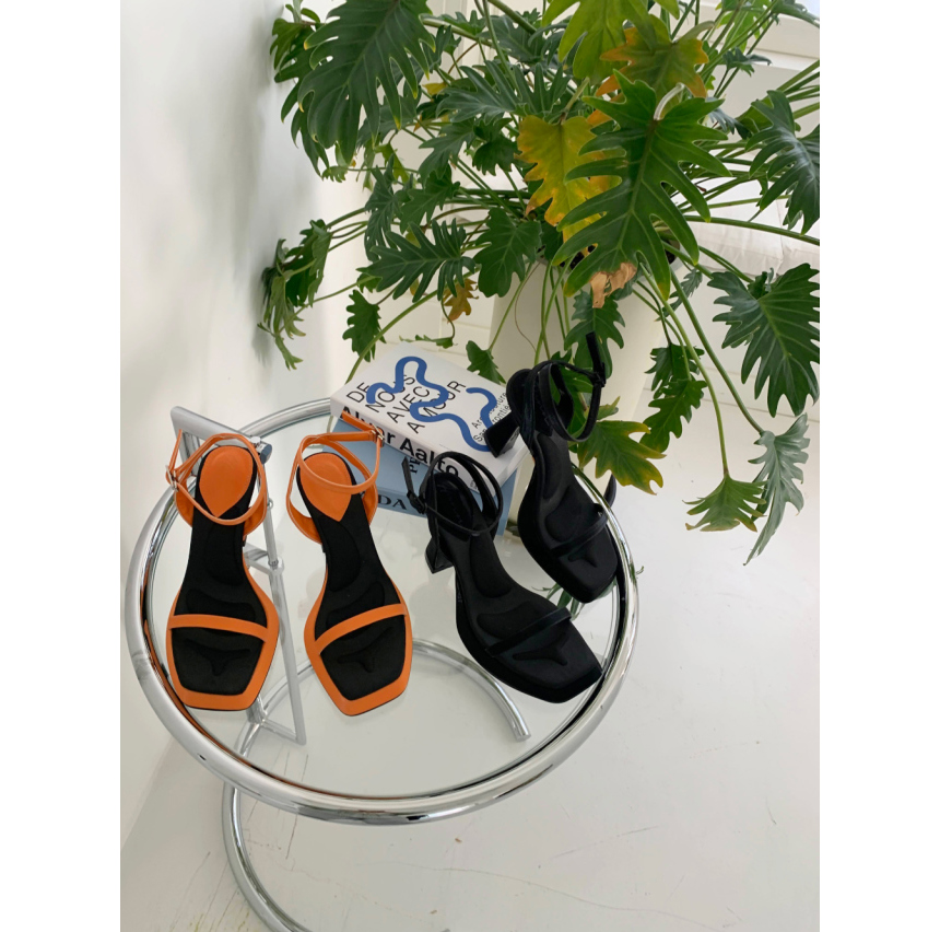 shoes model image-S1L16