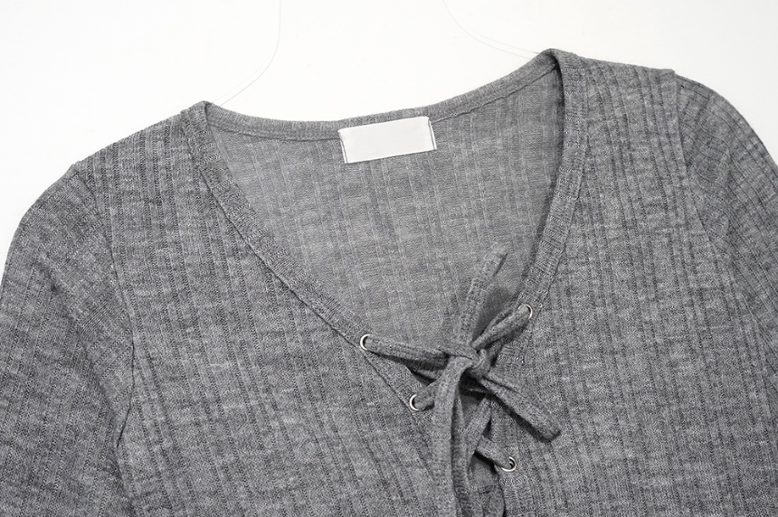 long sleeved tee detail image-S1L31