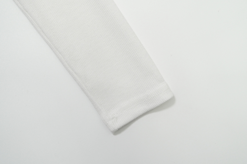 long sleeved tee detail image-S1L40