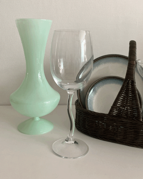Wiggle wine glass